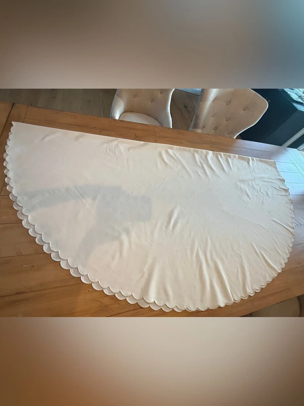 Made in Portugal 66” Round Tablecloth cream Scalloped Edge Linen Look Unused